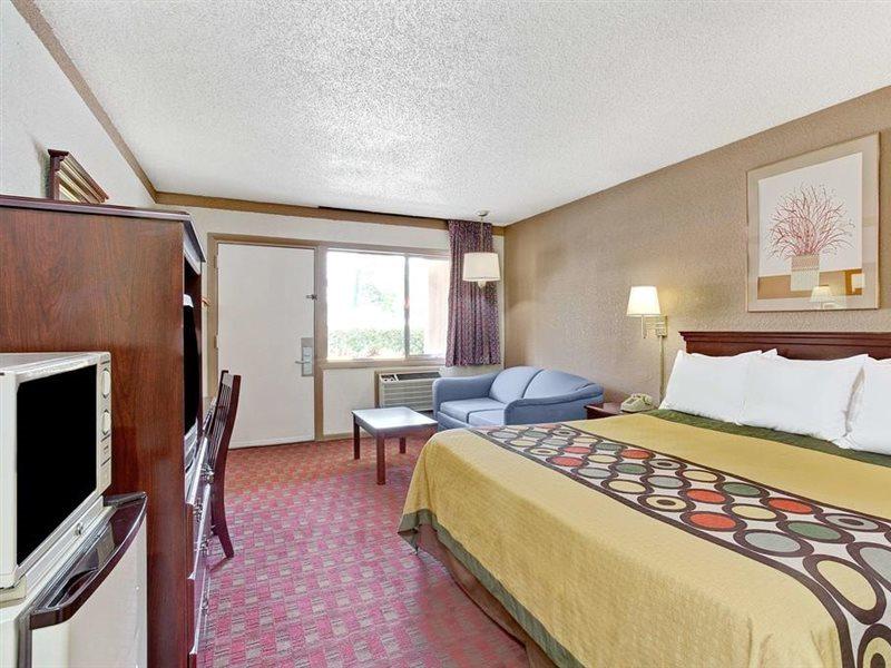 Готель Super 8 By Wyndham Williamsburg/Historic Area Екстер'єр фото